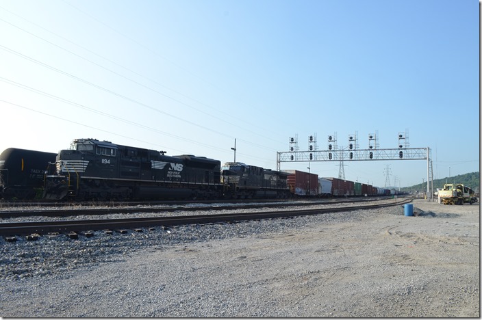 NS 1194-4053 with n/b freight passing signal at RH Tower on the shared main track. Cincinnati OH.